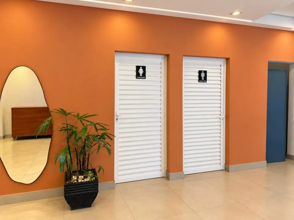 Entrada dos banheiros do Lugami